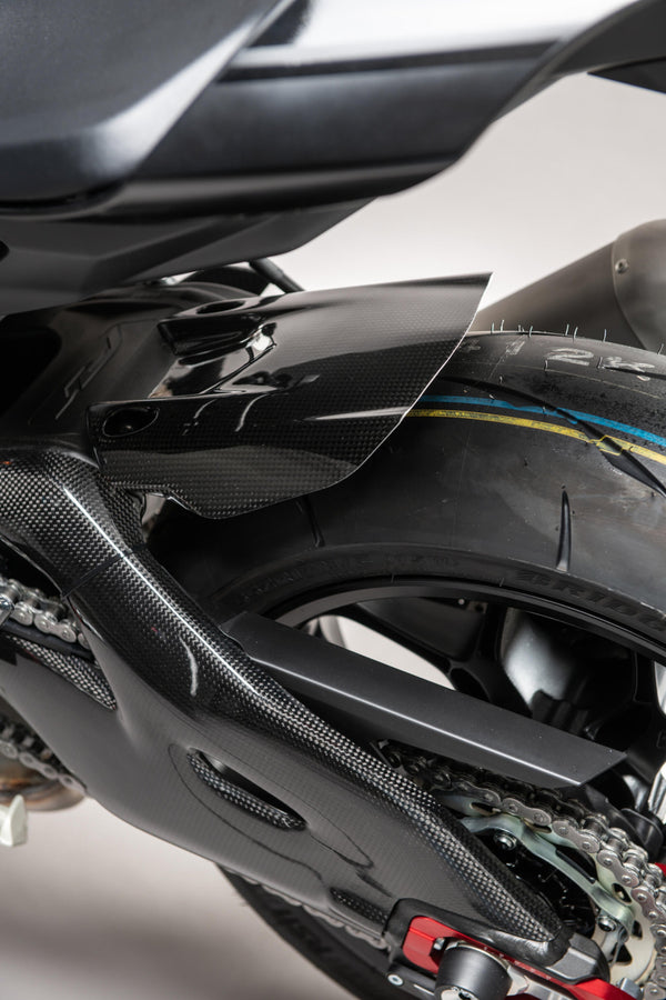 LighTech CARY5020 gloss carbon rear mudguard for Yamaha YZF-R1/M 2015–2026
