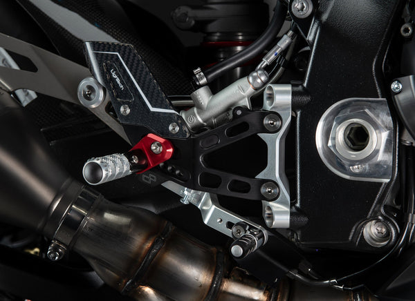 LighTech FTRBM007R rearset R for BMW S1000RR K67, red anodised brackets with silver folding footpegs and carbon heel guards