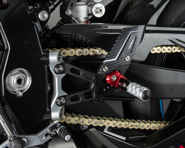 LighTech FTRBM007R R rearsets for BMW M1000RR K66, red anodised brackets with carbon heelguards