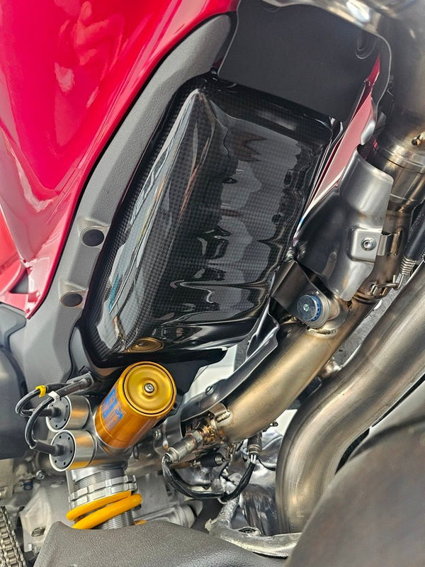 Fullsix carbon lower tank cover for Ducati Panigale V4/S 2025-2026, 200 Plain weave