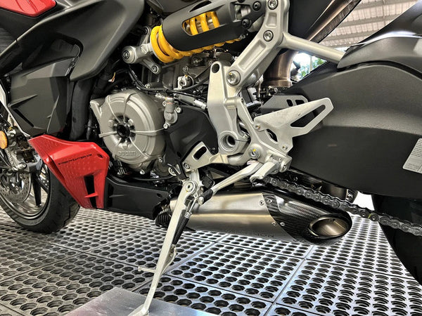 Vandemon Slip-On Low Titanium exhaust system on Ducati Panigale V2 955 with carbon fibre end caps