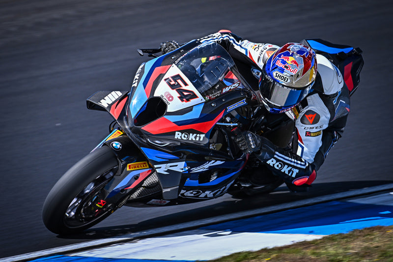 Toprak Razgatlıoğlu racing in World Superbike — Quelle: shoei-europe.com
