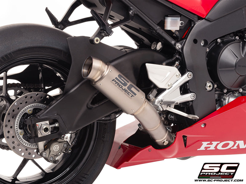 SC-Project GP70-R slip-on silencer Honda CBR1000RR-R SC82 carbon titanium