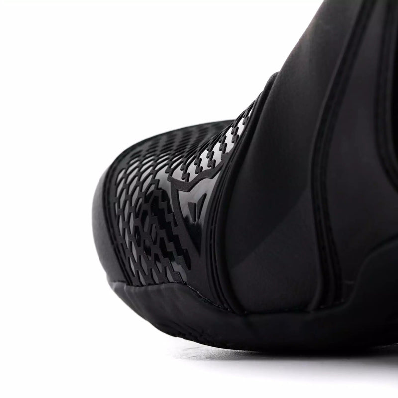 Dainese Axial 2 motorcycle boots men black – race and road boot with magnesium protectors