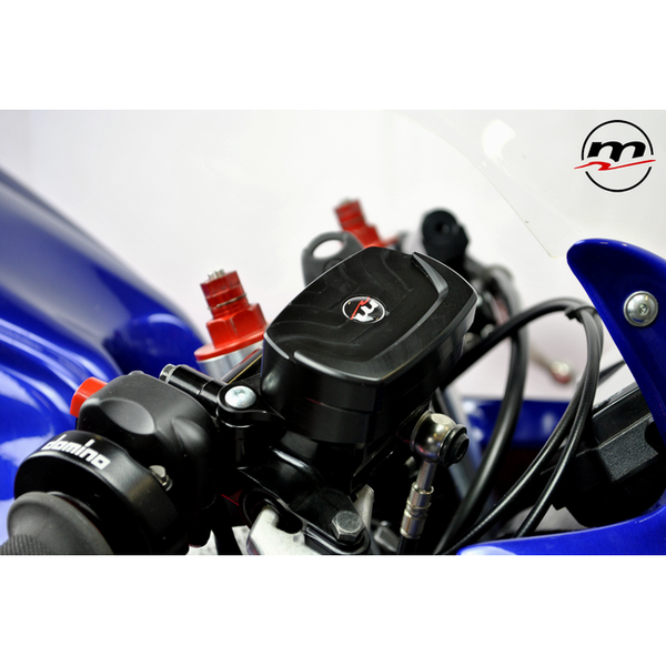 Melotti Racing Brake Fluid Reservoir Guard PPF.YA.1141 for Yamaha YZF-R3, detail / installed view 3