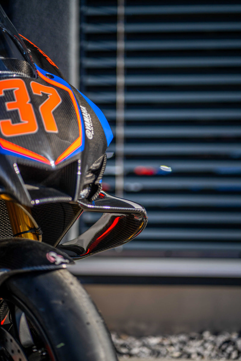 AP Carbon Line MotoGP winglets in 200g twill carbon for Yamaha YZF-R1/M RN65