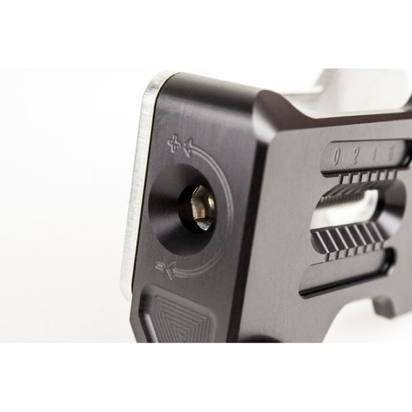 Gilles AXB chain adjuster, close-up of the adjustment