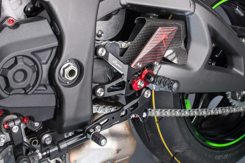 LighTech FTRKA006R R-series rearset kit for Kawasaki ZX-10R 2016–2020, red anodised carriers with carbon heel guards