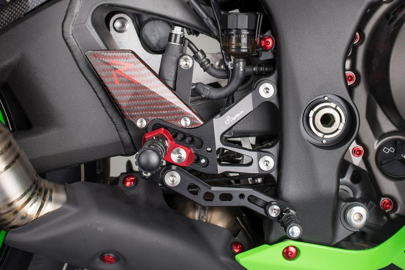 LighTech FTRKA006R R-series rearset kit for Kawasaki ZX-10R 2016–2020, red anodised carriers with carbon heel guards