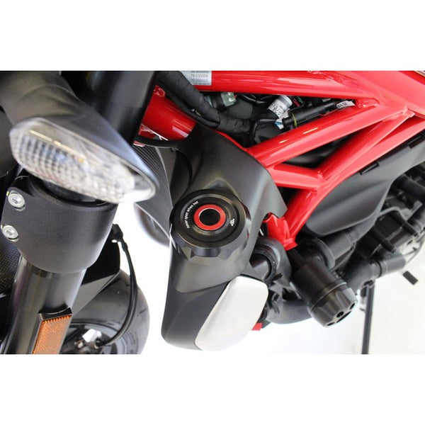 Gilles KC-03 radiator cap cover fitted to a motorcycle