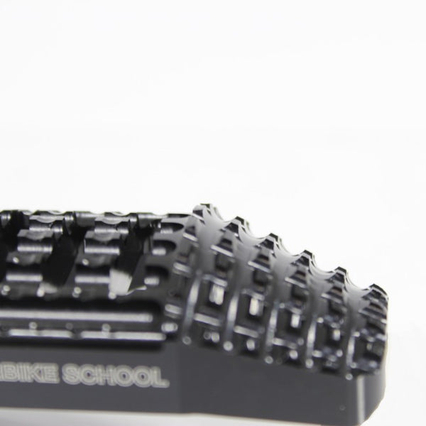 Gilles California Superbike School Footpegs RGK-330-UF23-SET-B, close-up of the step surface