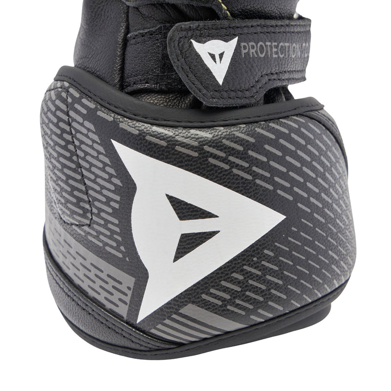 Dainese Full Metal 7 Racing leather motorcycle gloves in black
