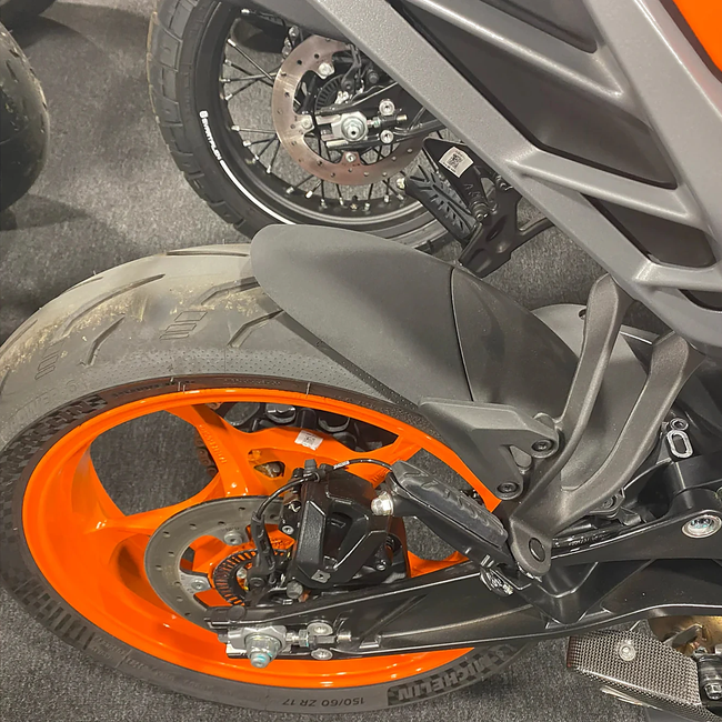 Puig Rear Fender Extension for KTM 125 Duke (2024–2025) – Matt black (am Motorrad)